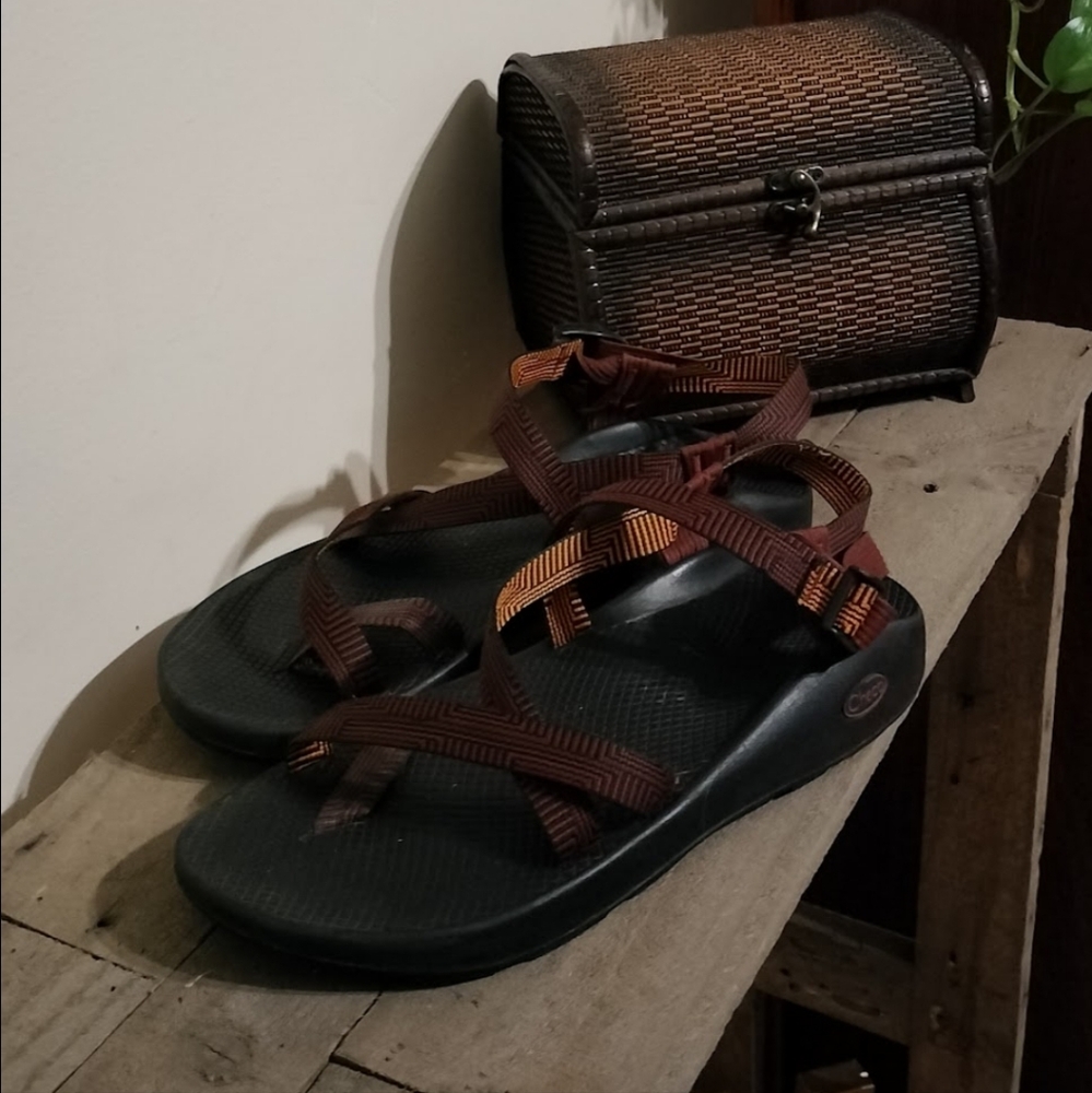 Chaco Brown Sandals Durable Leather-Like Flip-Flops